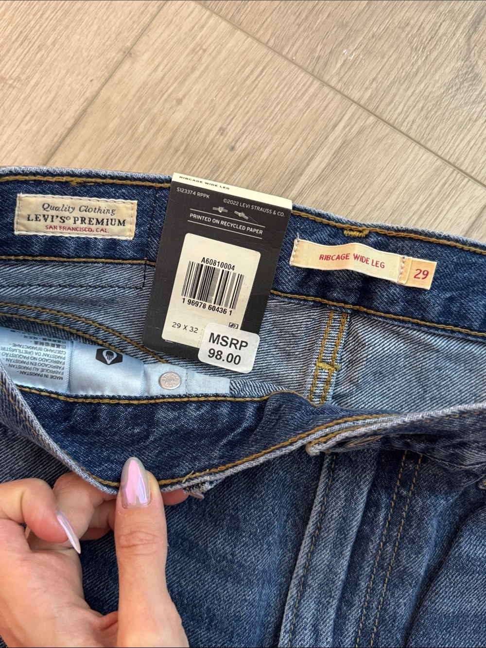 Levi's Women's Ribcage Wide-Leg Jeans Medium Blue Denim NWT 29x32 - Picture 4 of 6